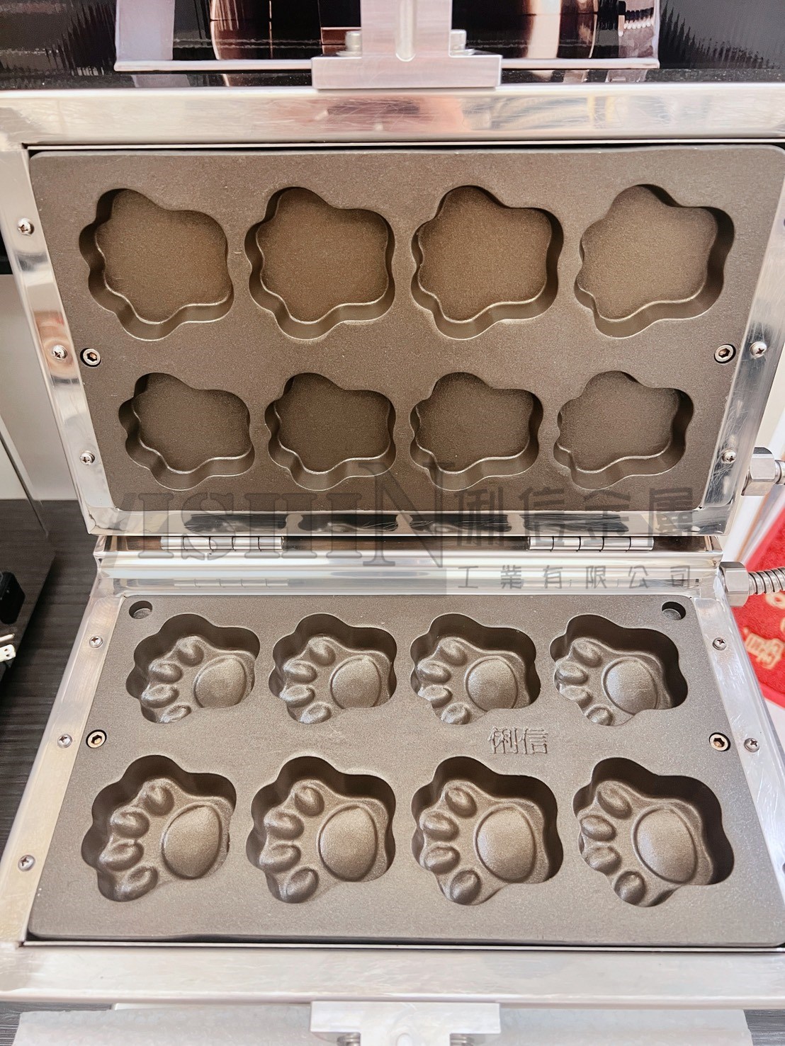 【俐信金屬】(二手品)智能溫控電熱式雞蛋糕機台AC220V(狗腳掌烤盤)